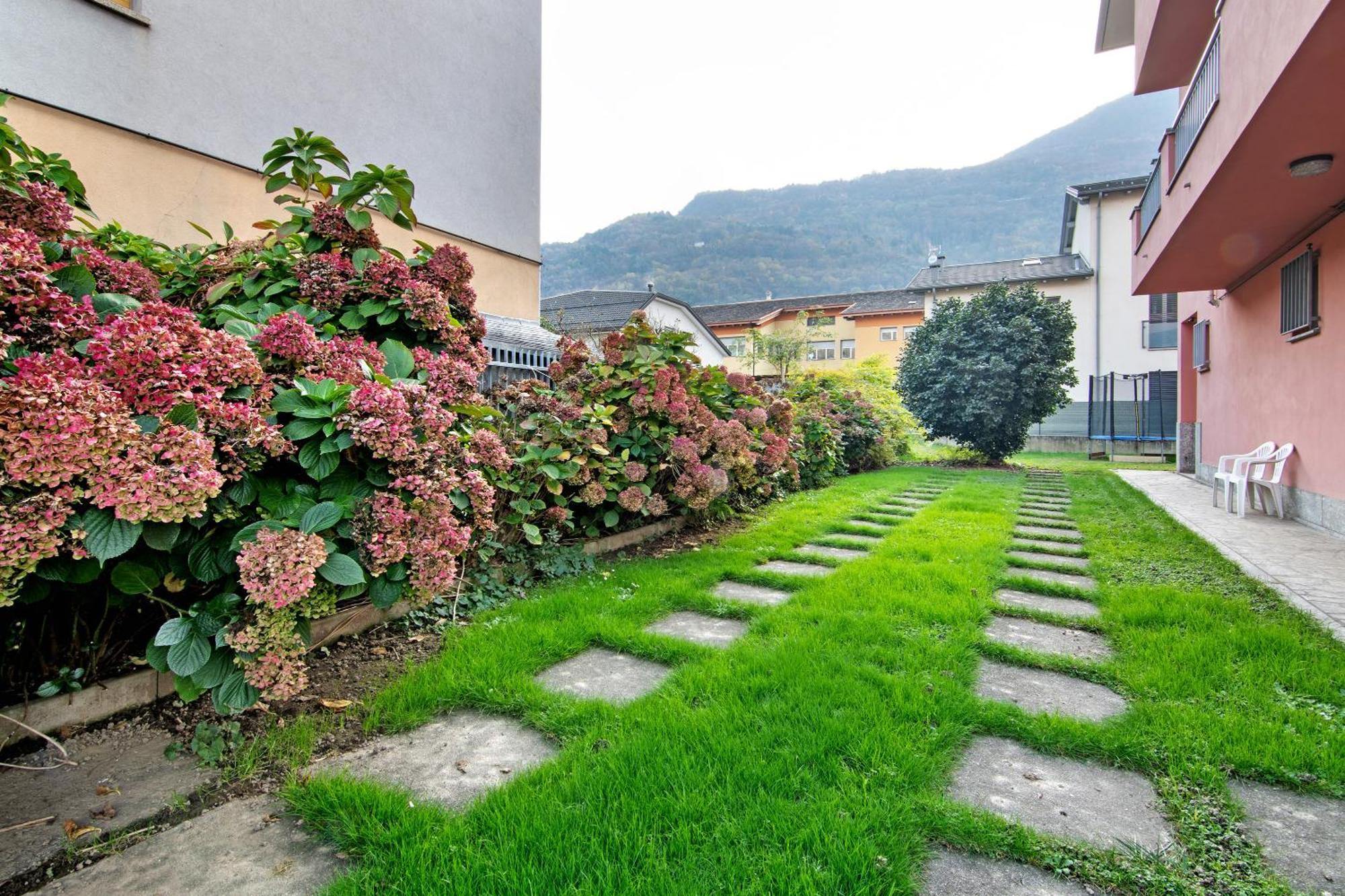 Casa Vacanze La Begonia Apartment Morbegno Exterior photo